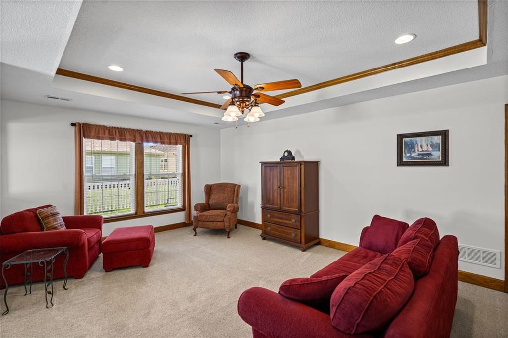 521 Galaxy Lane, Raymore, MO: listing photo 3