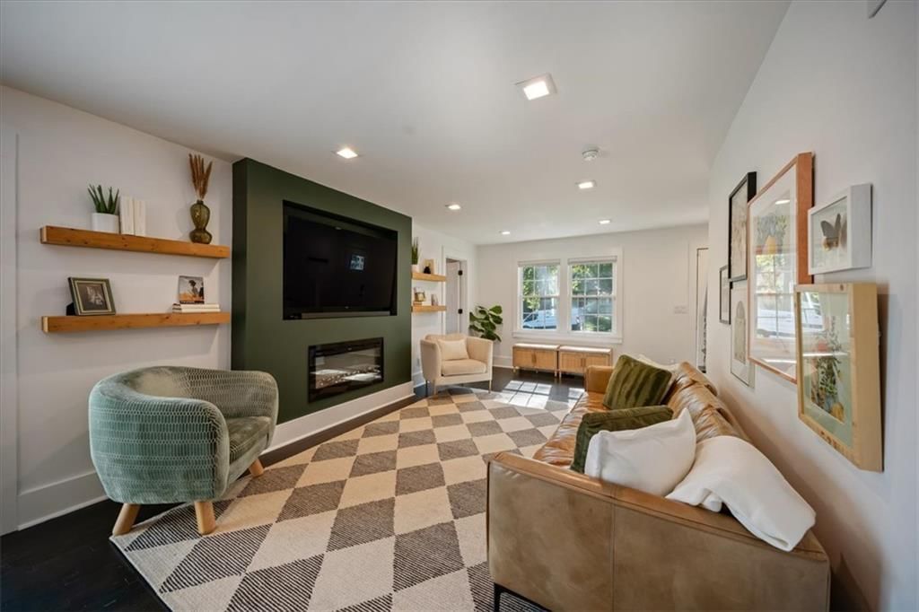 Photo 9 of 45 - 8639 Maiden Lane, Kansas City, MO 64114