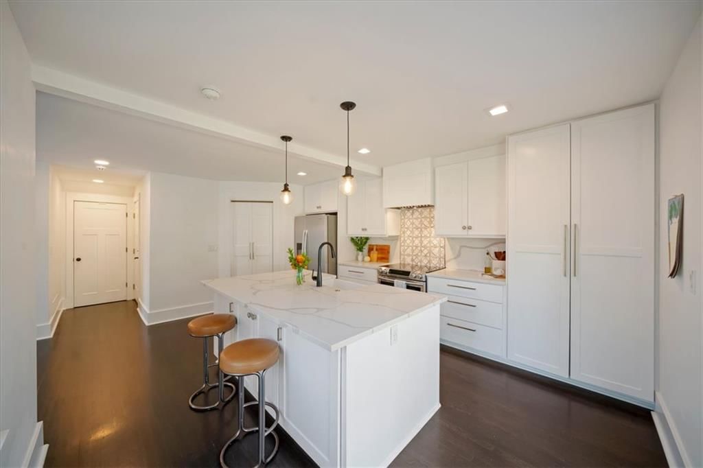 Photo 14 of 45 - 8639 Maiden Lane, Kansas City, MO 64114
