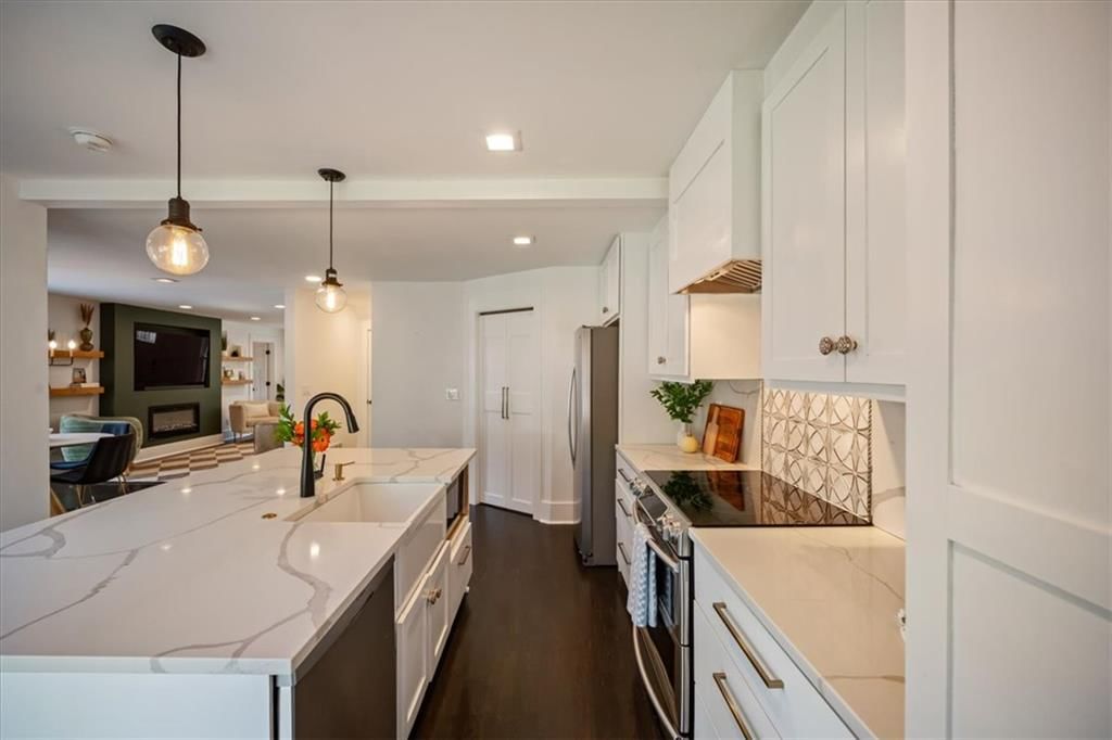 Photo 15 of 45 - 8639 Maiden Lane, Kansas City, MO 64114