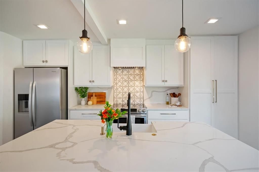 Photo 16 of 45 - 8639 Maiden Lane, Kansas City, MO 64114