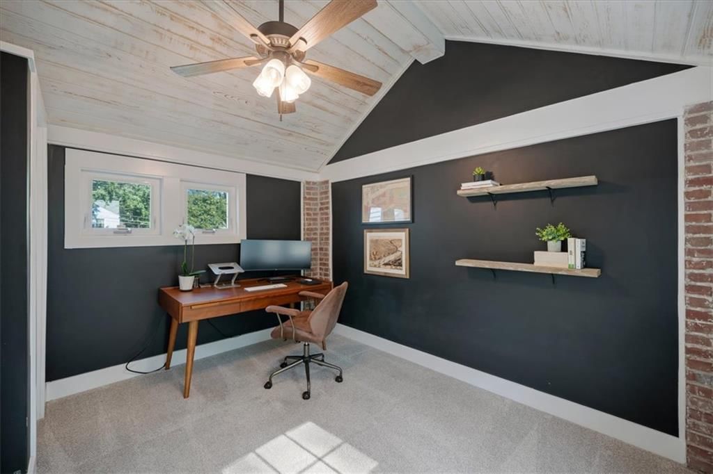 Photo 18 of 45 - 8639 Maiden Lane, Kansas City, MO 64114
