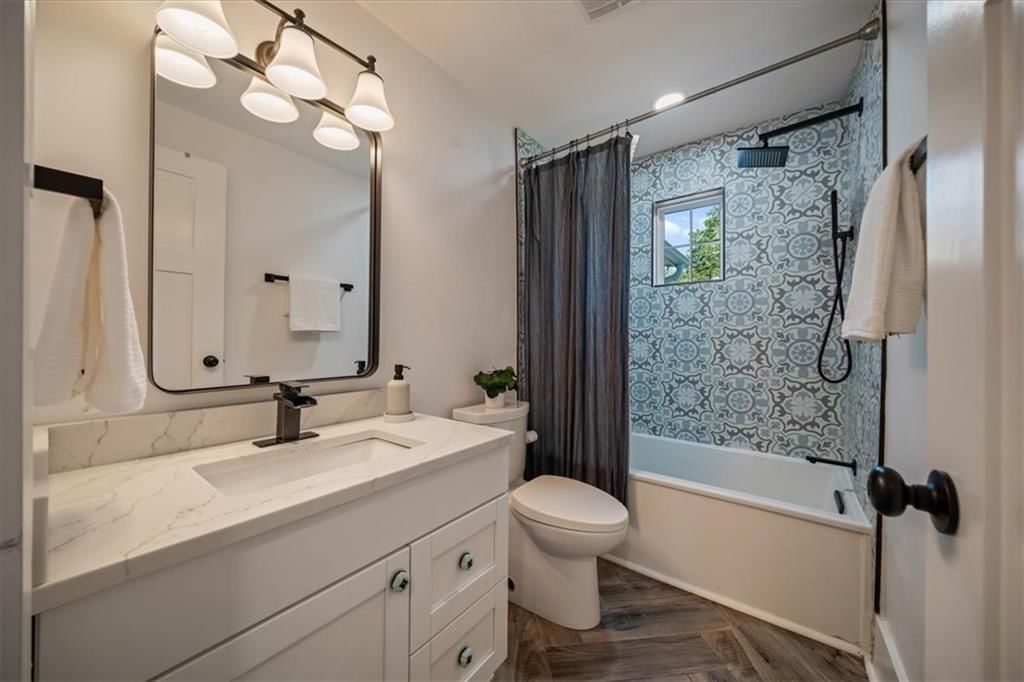 Photo 31 of 45 - 8639 Maiden Lane, Kansas City, MO 64114