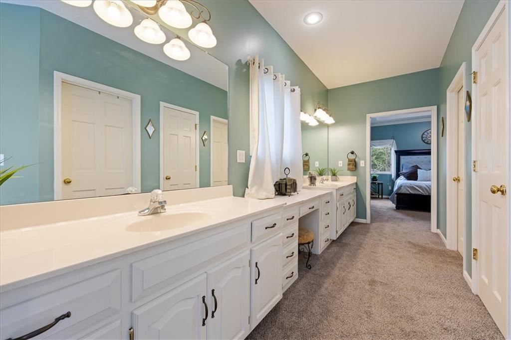 Photo 19 of 46 - 1829 SW Twincreek Place, Blue Springs, MO 64015