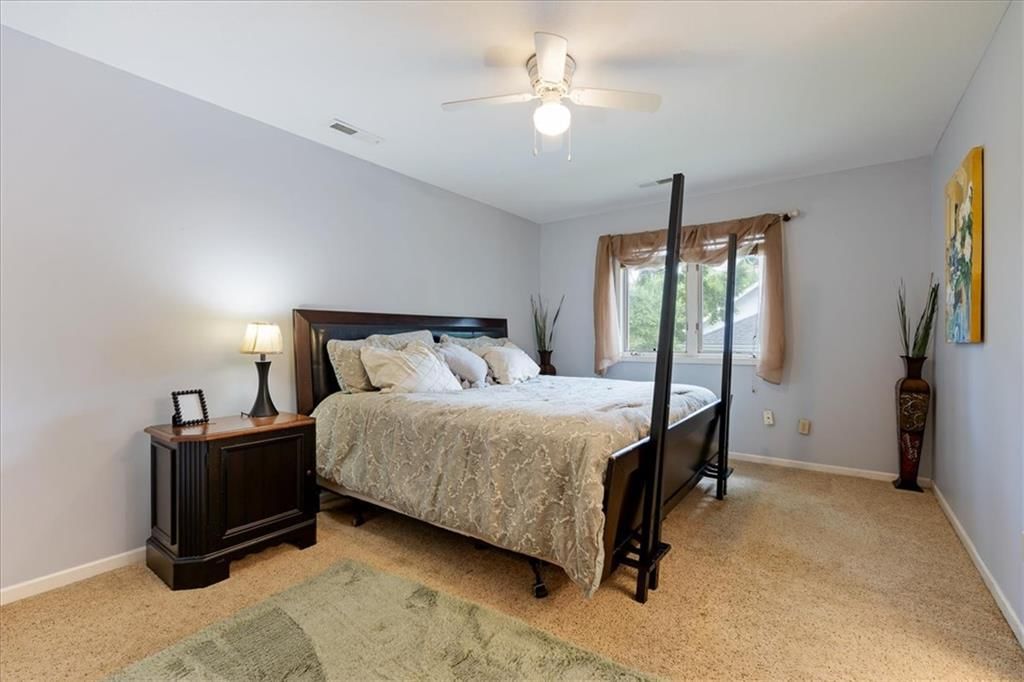 Photo 23 of 46 - 1829 SW Twincreek Place, Blue Springs, MO 64015