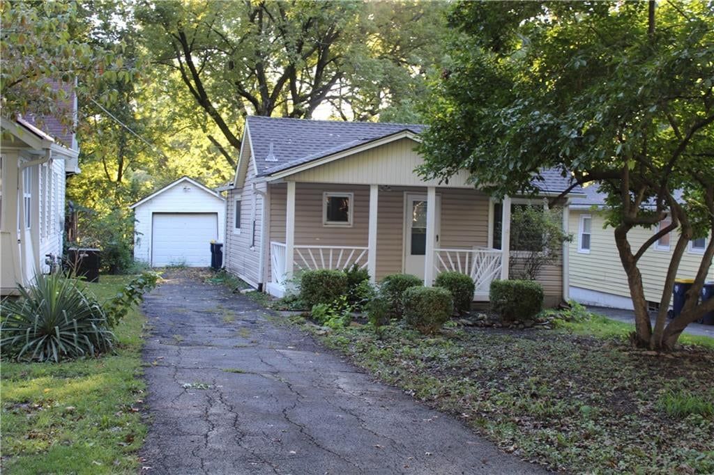 7811 Summit Street, Kansas City, MO