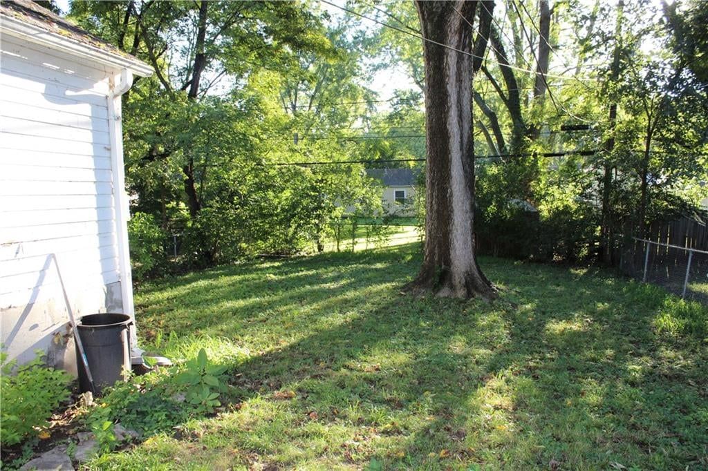 Photo 3: wooded lot, 7811 Summit Street, Kansas City, MO 64114