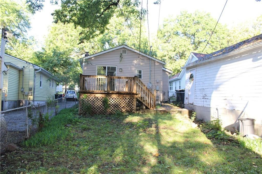 Photo 4 of 11, 7811 Summit Street, Kansas City, MO 64114
