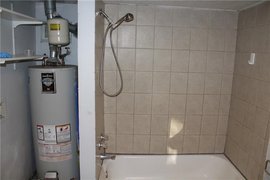 Photo 6 of 11, 7811 Summit Street, Kansas City, MO 64114