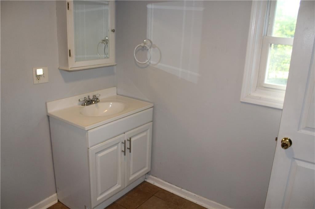 Photo 7 of 11 - 7811 Summit Street, Kansas City, MO 64114