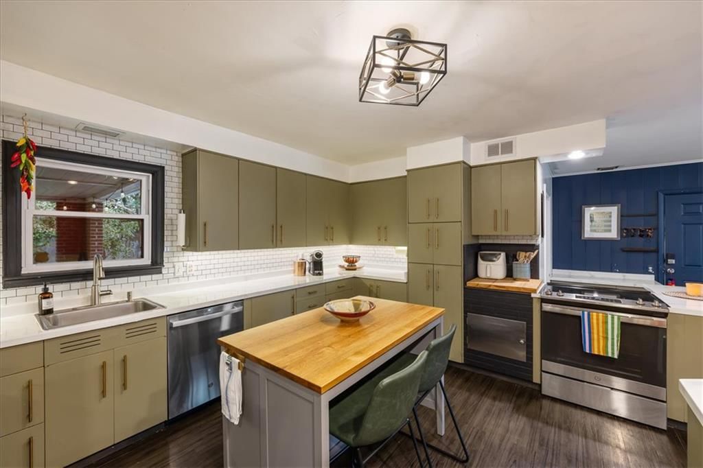 Kitchen island at 3137 N 54 Street, Kansas City, KS 66104