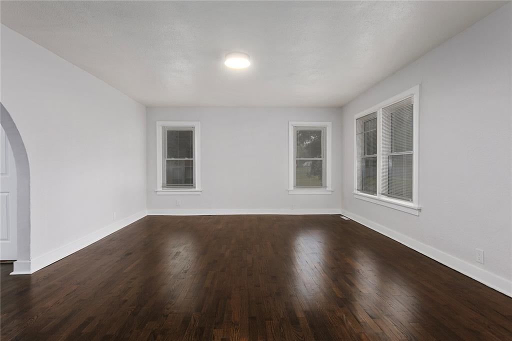 203 E 2nd Street — photo 9