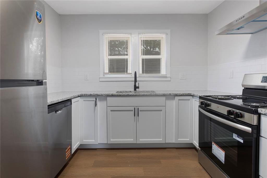 203 E 2nd Street — photo 15