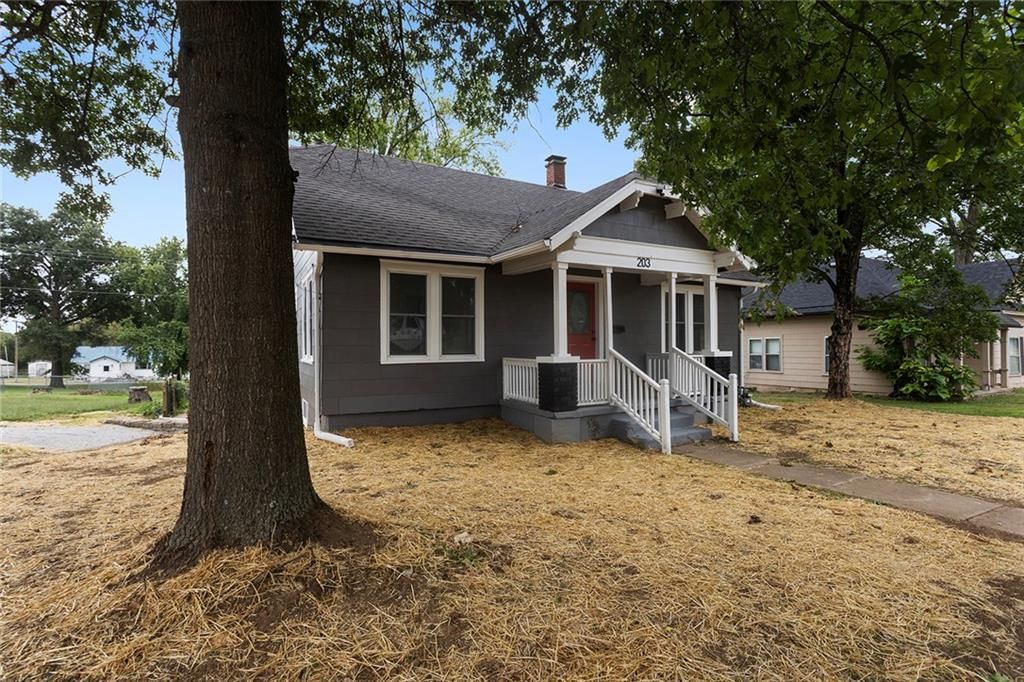 203 E 2nd Street — photo 31