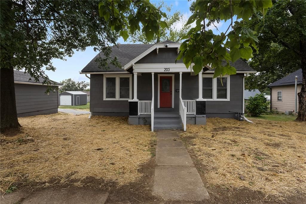 203 E 2nd Street — photo 32