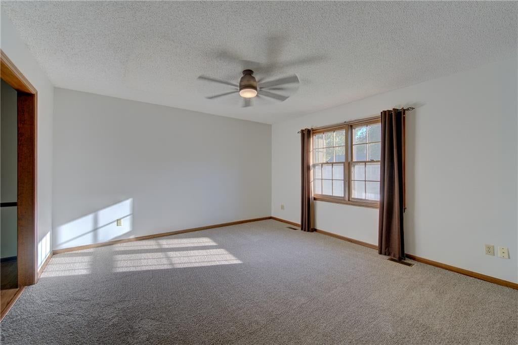 5712 Long Avenue, Shawnee, KS: listing photo 2