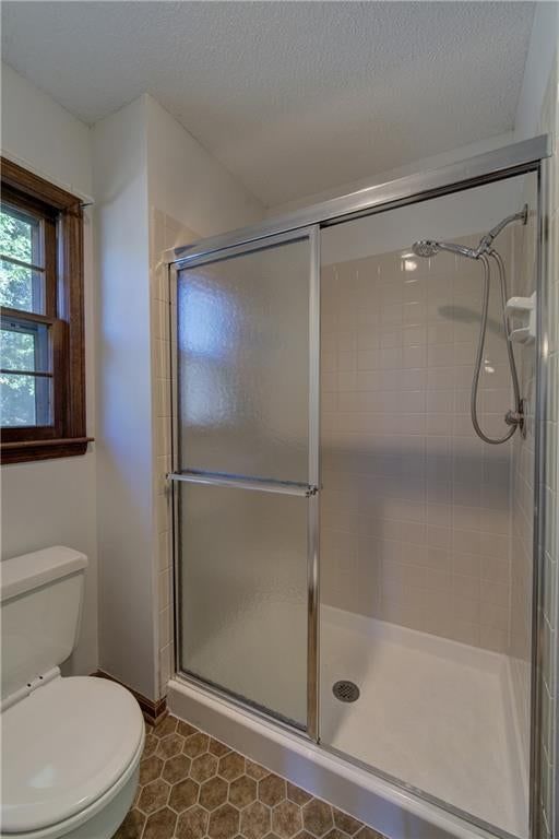 Photo 11 of 25 - 5712 Long Avenue, Shawnee, KS 66216