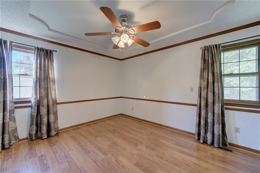 Photo 12 of 25 - 5712 Long Avenue, Shawnee, KS 66216