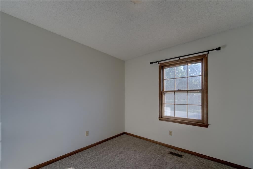Photo 15 of 25 - 5712 Long Avenue, Shawnee, KS 66216
