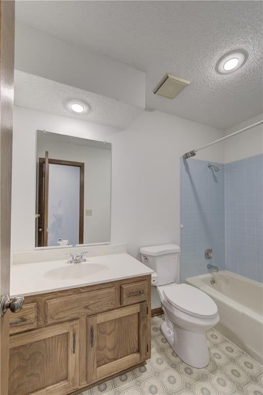 Photo 17 of 25 - 5712 Long Avenue, Shawnee, KS 66216