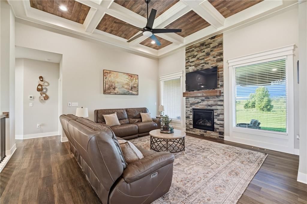 Photo 7 of 79 - 4372 Aspen Drive, Basehor, KS 66007
