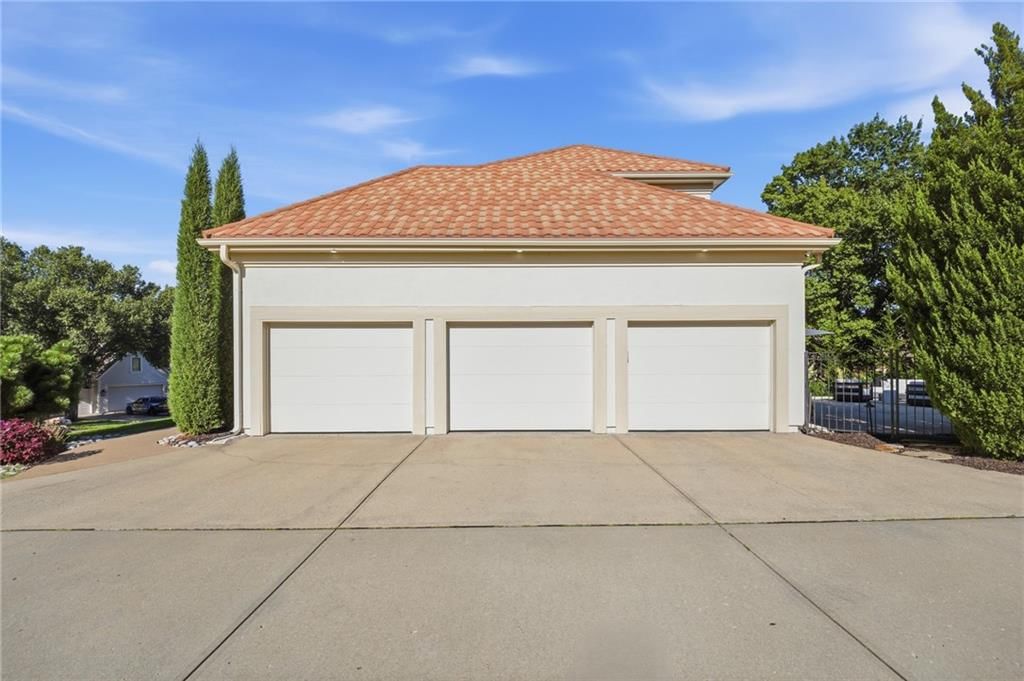 Photo 68 of 78 - 12707 Woodson Street, Overland Park, KS 66209