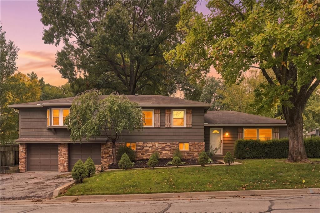 5603 Maple Street, Mission, KS: listing photo 2