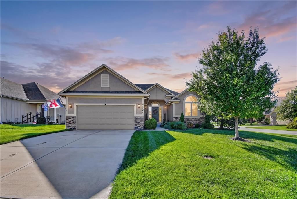 21647 W 177th Terrace, Olathe, KS: listing photo 2