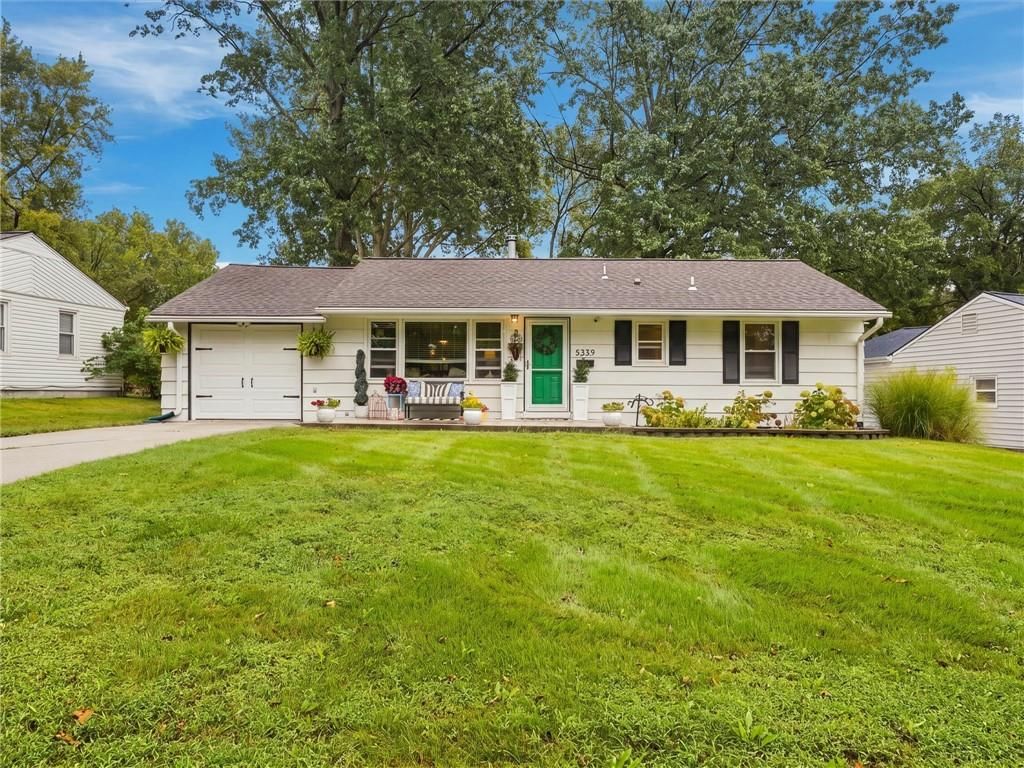 Photo 1 of 29 - 5329 N MICHIGAN Avenue, Kansas City, MO 64118