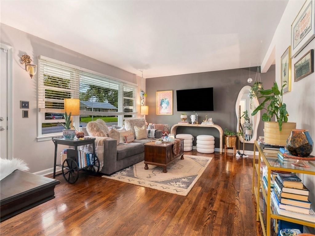 Photo 5 of 29 - 5329 N MICHIGAN Avenue, Kansas City, MO 64118