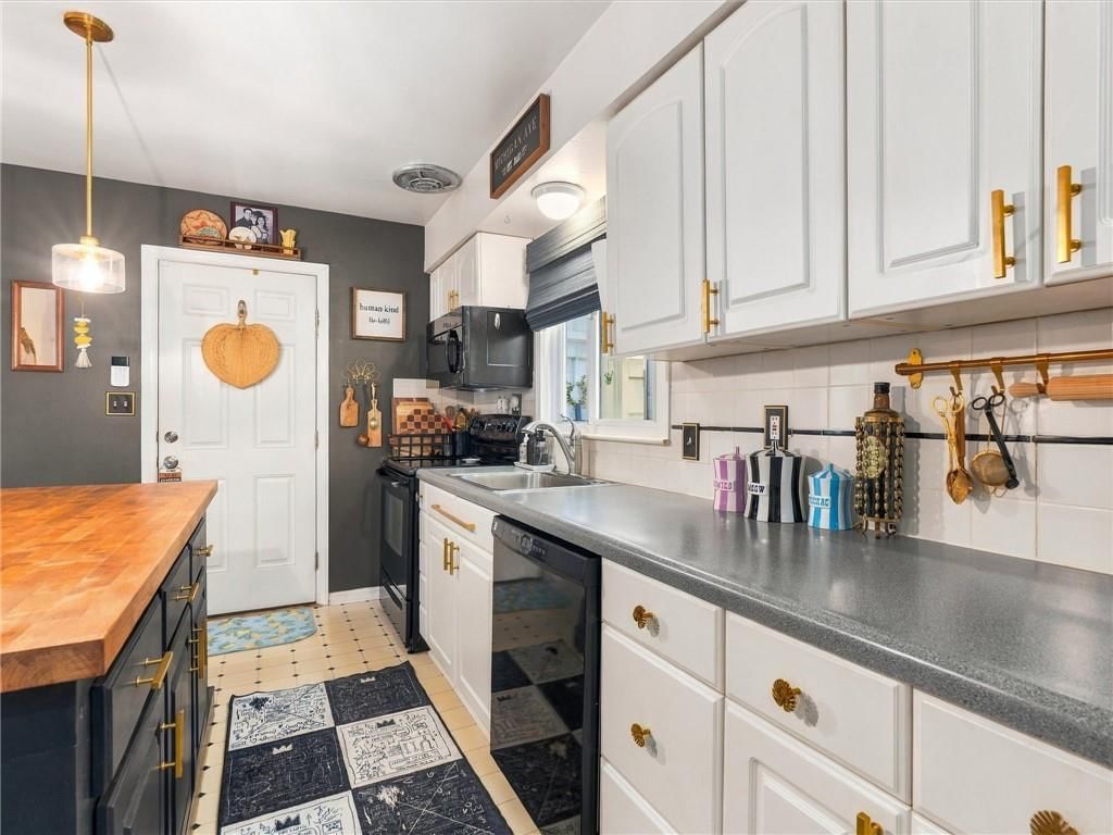 Photo 8 of 29 - 5329 N MICHIGAN Avenue, Kansas City, MO 64118