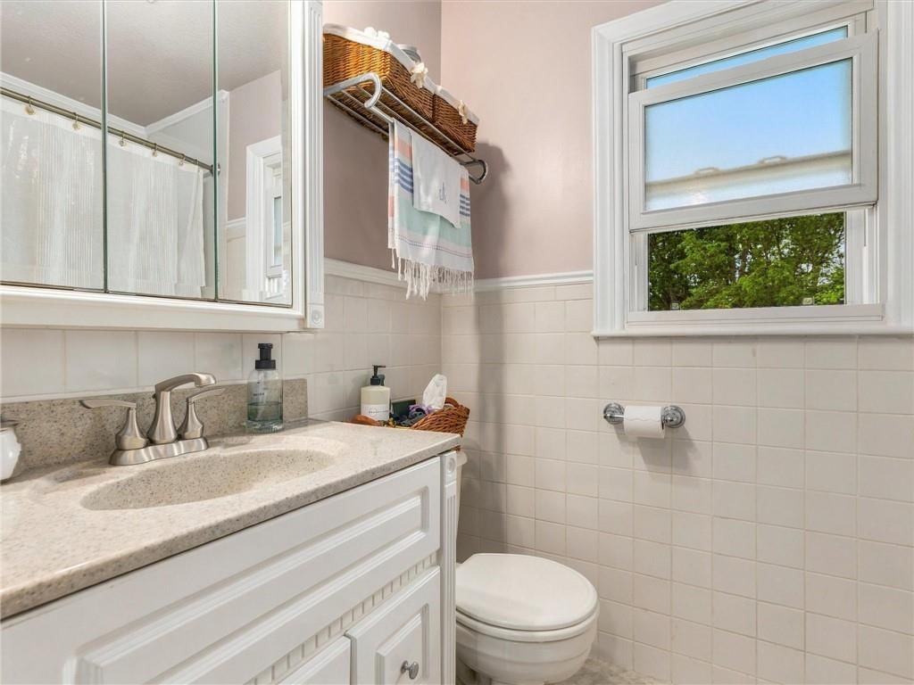 Photo 17 of 29 - 5329 N MICHIGAN Avenue, Kansas City, MO 64118