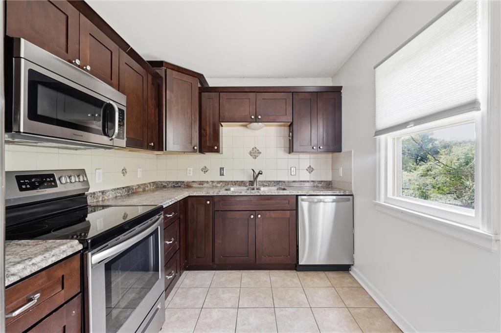 9012 Wornall Road, Kansas City, MO: listing photo 2