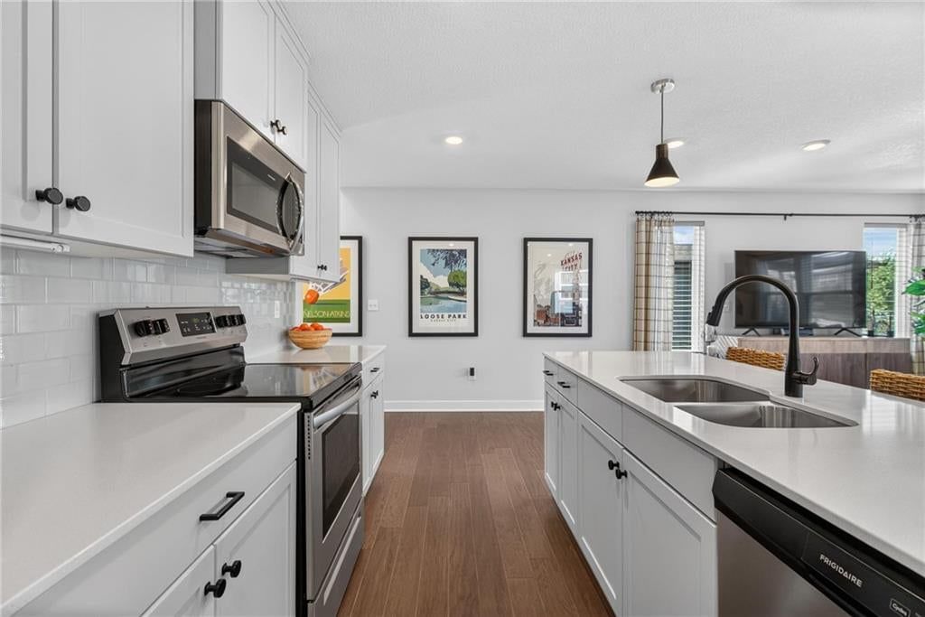 Photo 15 of 58 - 18068 Hauser Street, Overland Park, KS 66013