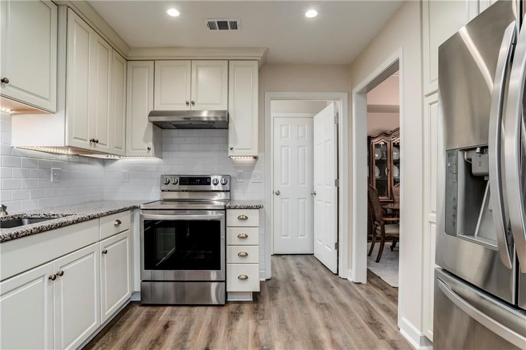 11931 Slater Street, Overland Park, KS: listing photo 2