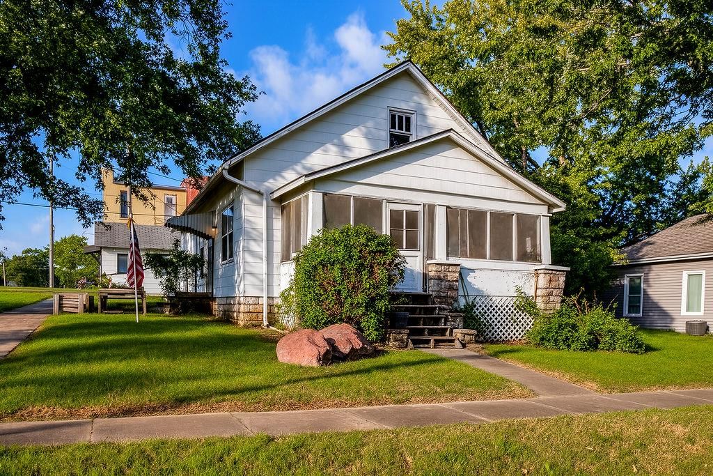 501 E 5th Street, Tonganoxie, KS: listing photo 2