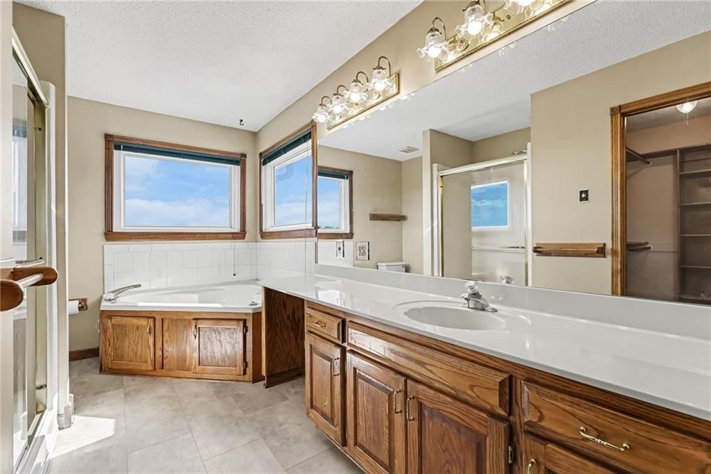 Double vanity at 26503 283rd Street, Harrisonville, MO 64701