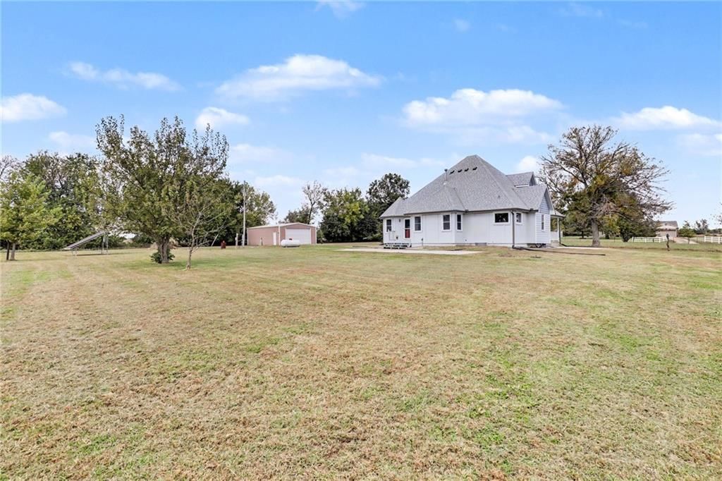 Photo 26 of 34 - 26503 283rd Street, Harrisonville, MO 64701
