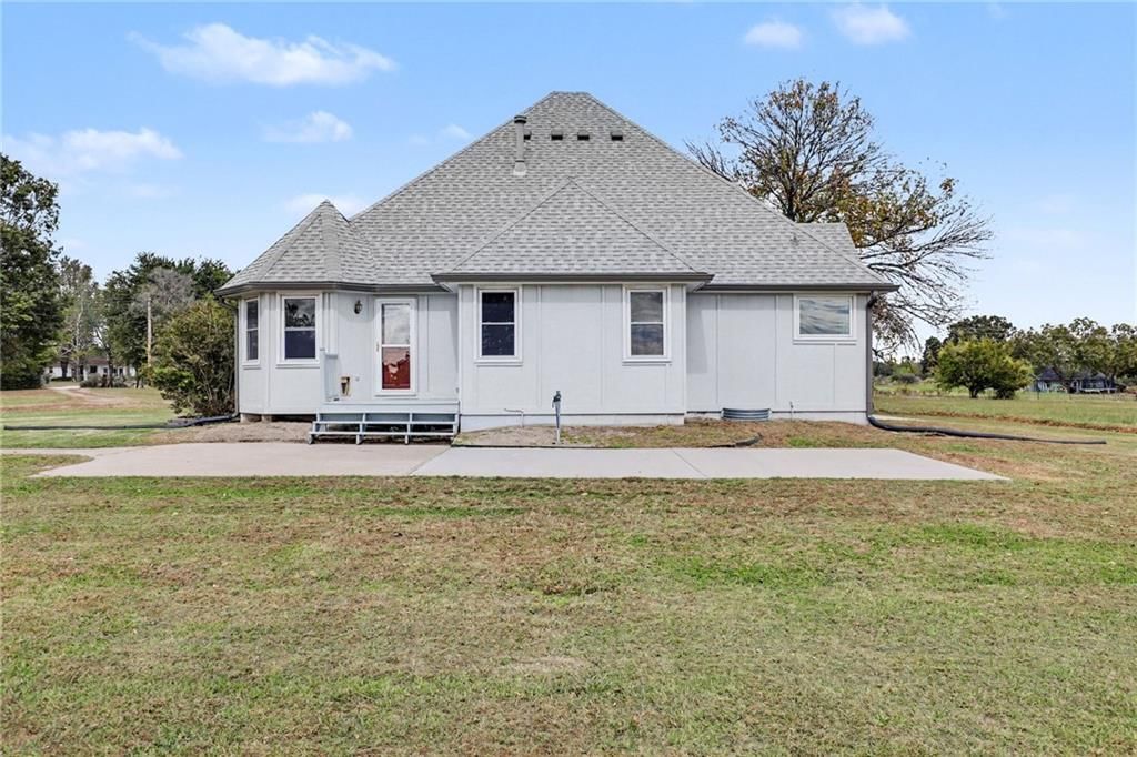 Photo 25 of 34 - 26503 283rd Street, Harrisonville, MO 64701