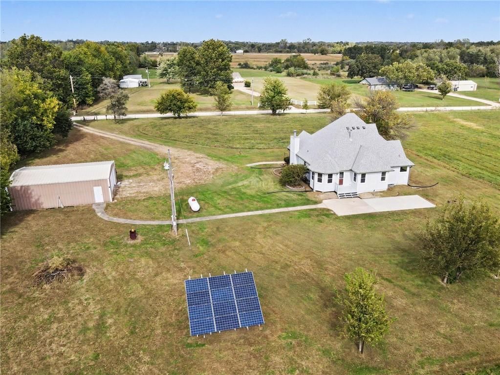 Photo 32 of 34 - 26503 283rd Street, Harrisonville, MO 64701