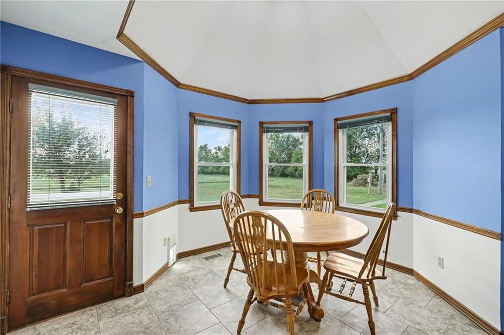 Photo 10 of 34 - 26503 283rd Street, Harrisonville, MO 64701