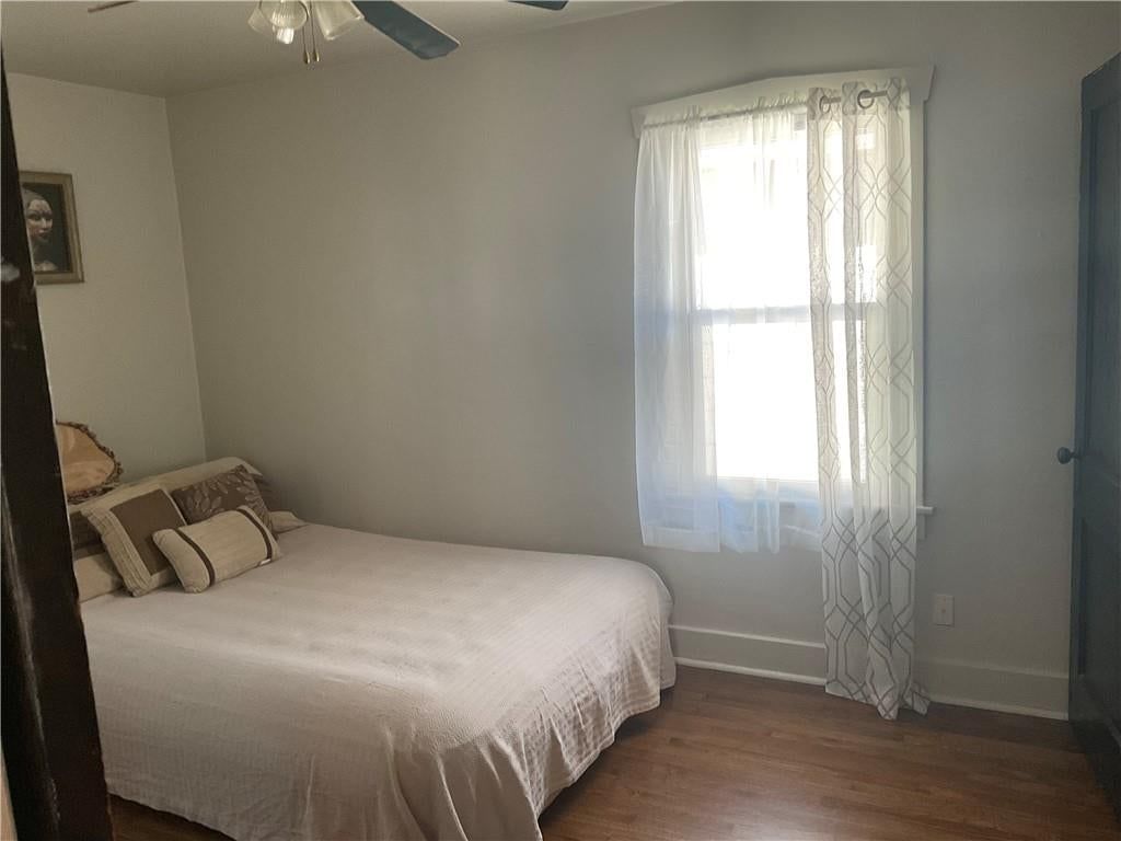 Main-floor primary bedroom at 1014 E 23rd Avenue, North Kansas City, MO 64116