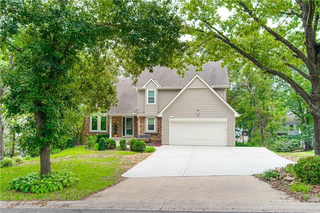13723 W 75th Place, Lenexa, KS