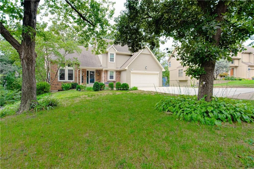 13723 W 75th Place, Lenexa, KS: listing photo 2