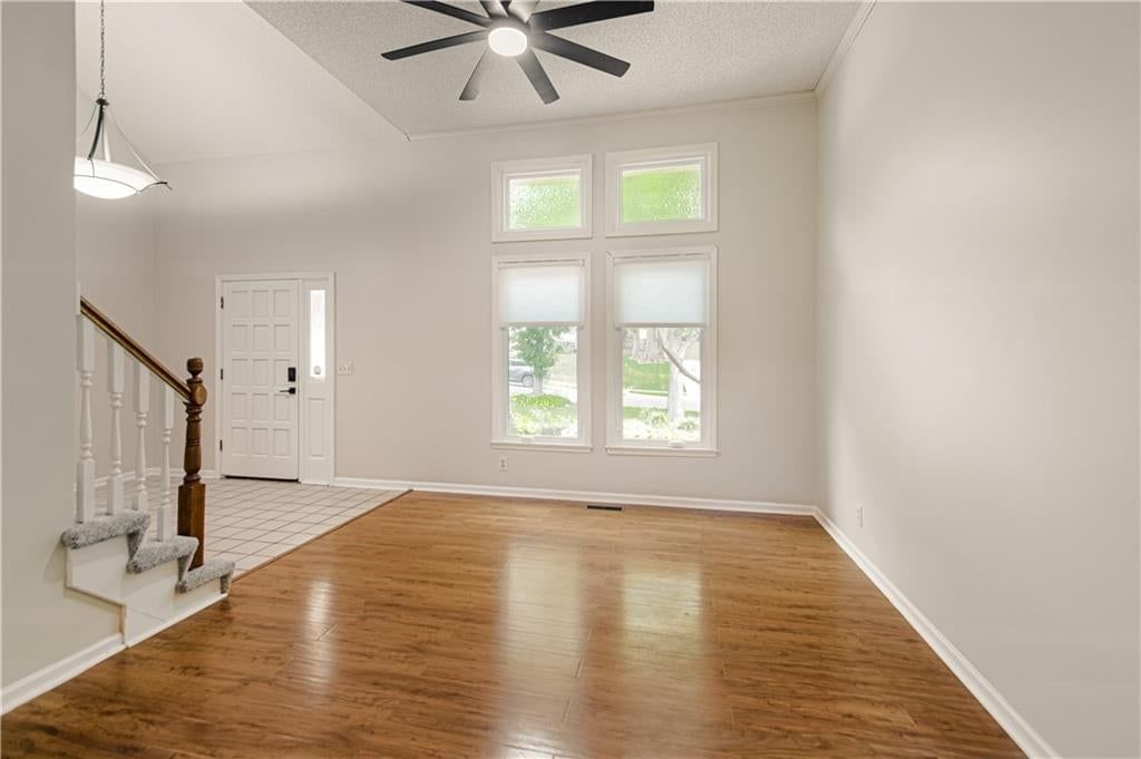 Photo 9 of 70 - 13723 W 75th Place, Lenexa, KS 66216