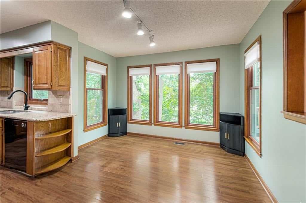 Photo 17 of 70 - 13723 W 75th Place, Lenexa, KS 66216