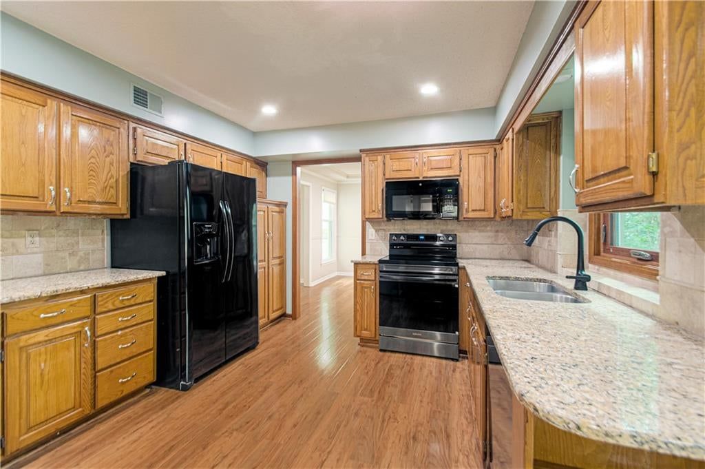 Photo 18 of 70 - 13723 W 75th Place, Lenexa, KS 66216