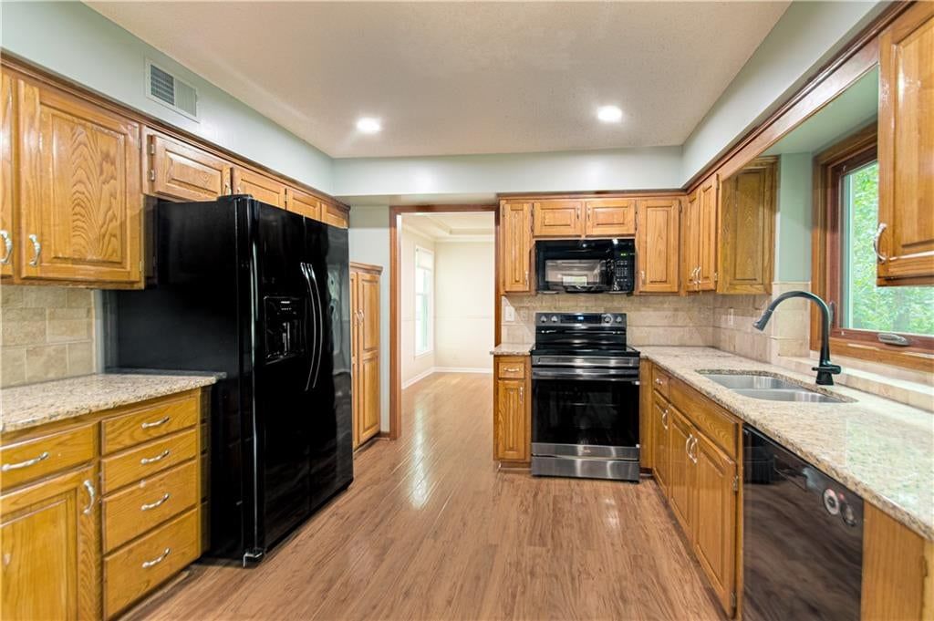 Photo 19 of 70 - 13723 W 75th Place, Lenexa, KS 66216