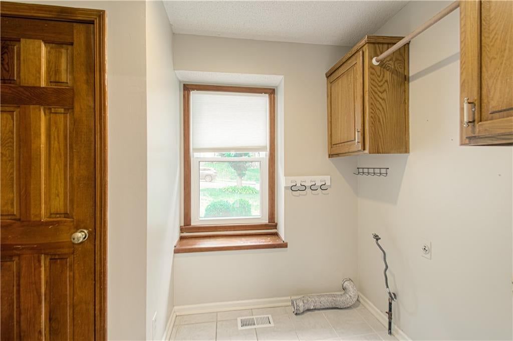 Photo 21 of 70 - 13723 W 75th Place, Lenexa, KS 66216