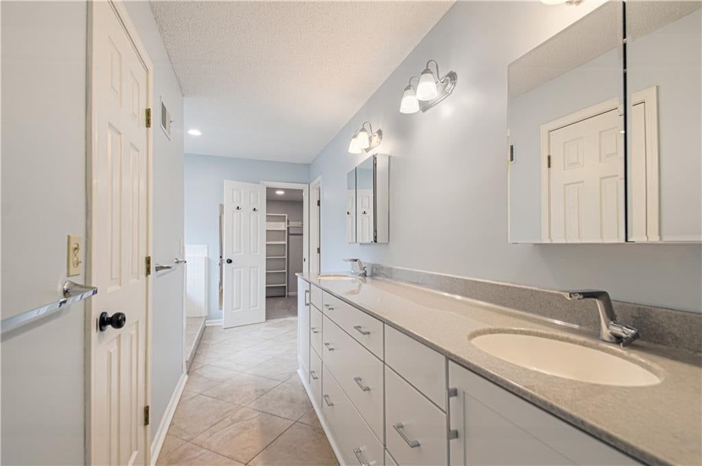 Photo 26 of 70 - 13723 W 75th Place, Lenexa, KS 66216